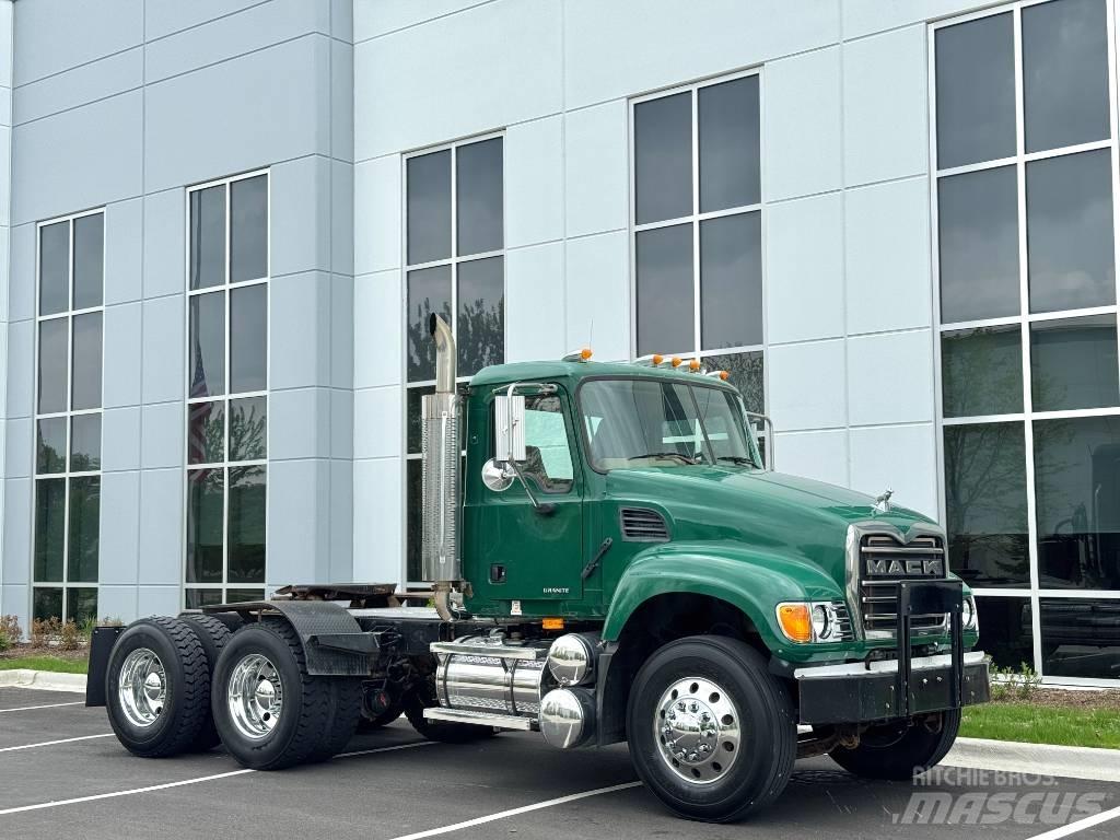 Mack Granite CV713 Vetopöytäautot