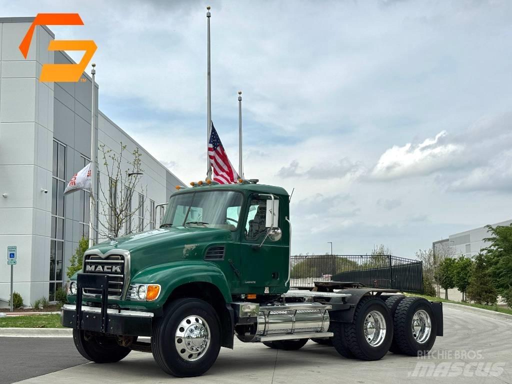 Mack Granite CV713 Vetopöytäautot