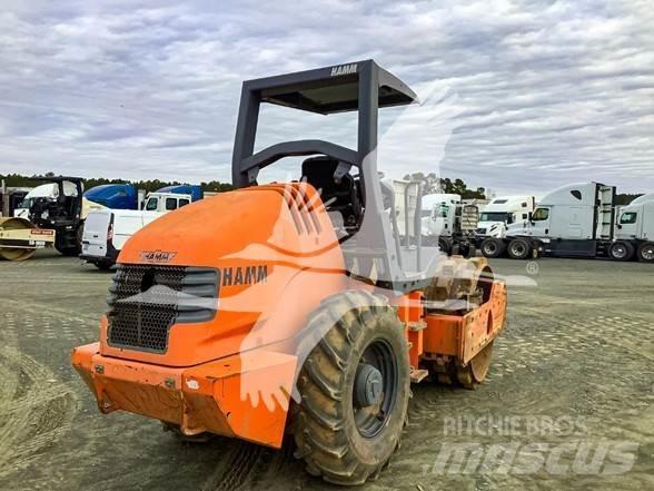 Hamm 3307P Yksivalssijyrät