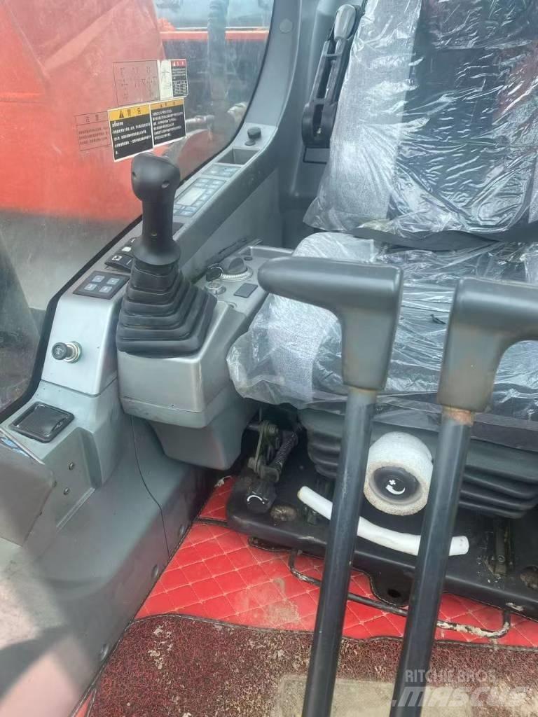 Doosan DX 225 LC Telakaivukoneet