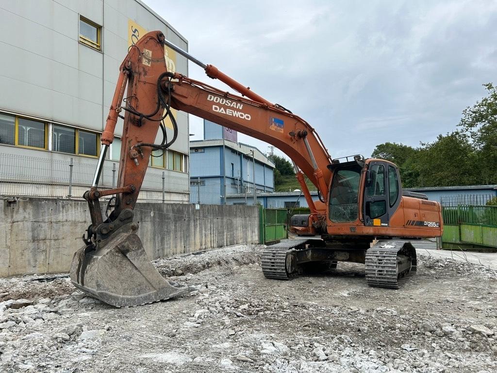 Doosan DX 255 LC Telakaivukoneet