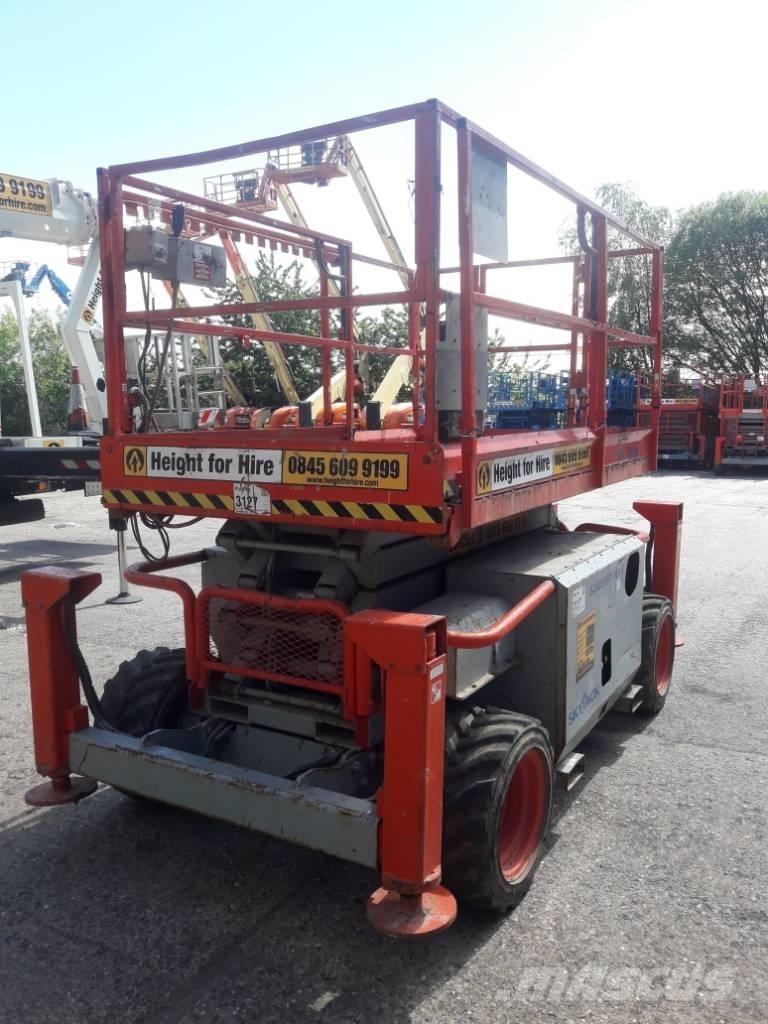 SkyJack SJ 6832 RT Saksilavat