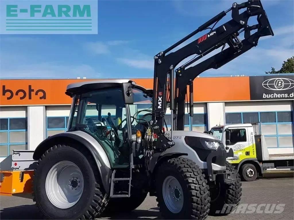 Kubota m4073 cab Traktorit