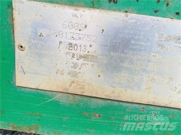 JLG 600S Teleskooppipuominostimet
