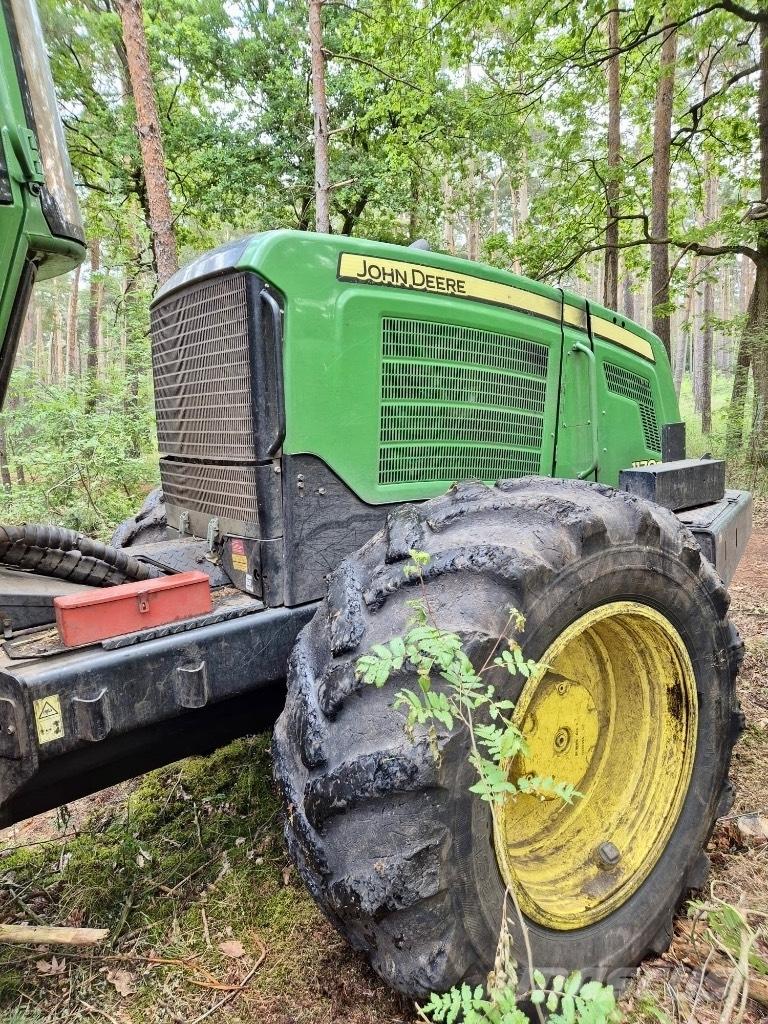 John Deere 1170 E Harvesterit