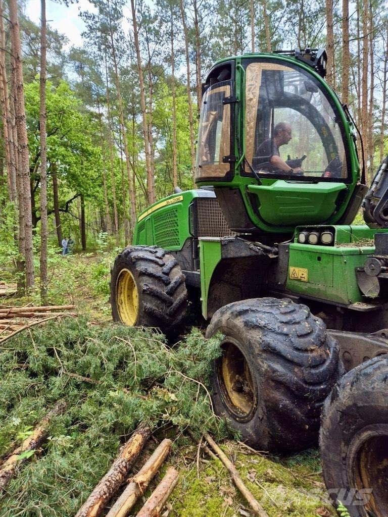 John Deere 1170 E Harvesterit