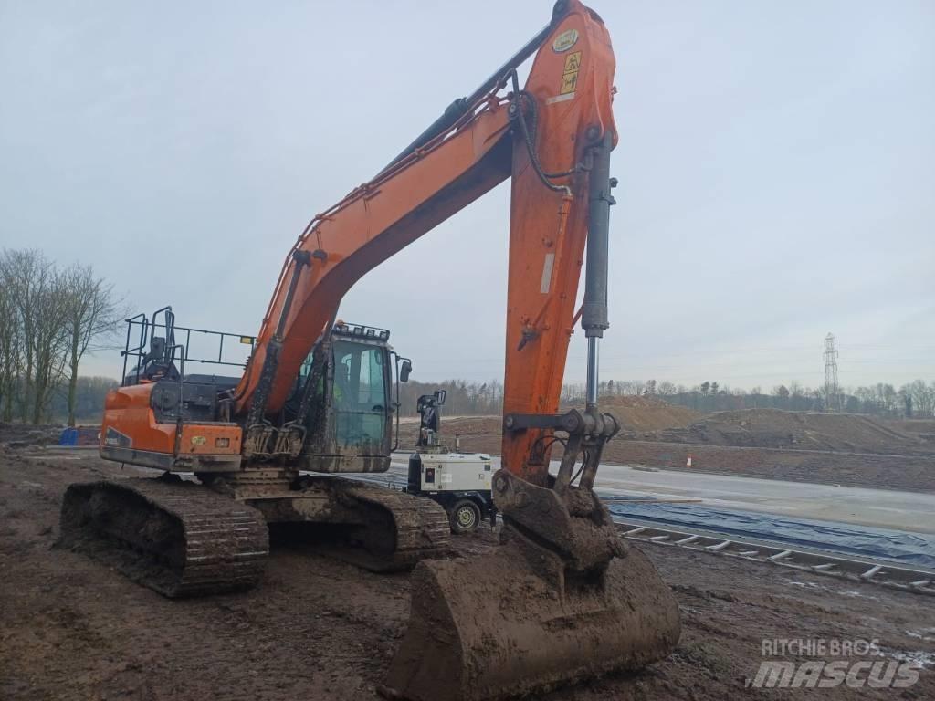 Doosan DX 225 LC-5 Telakaivukoneet