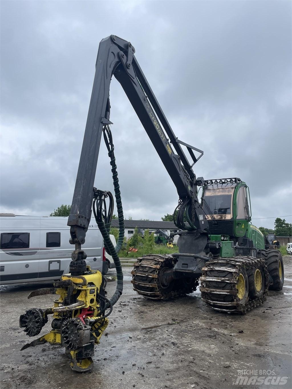 John Deere 1070 G Harvesterit