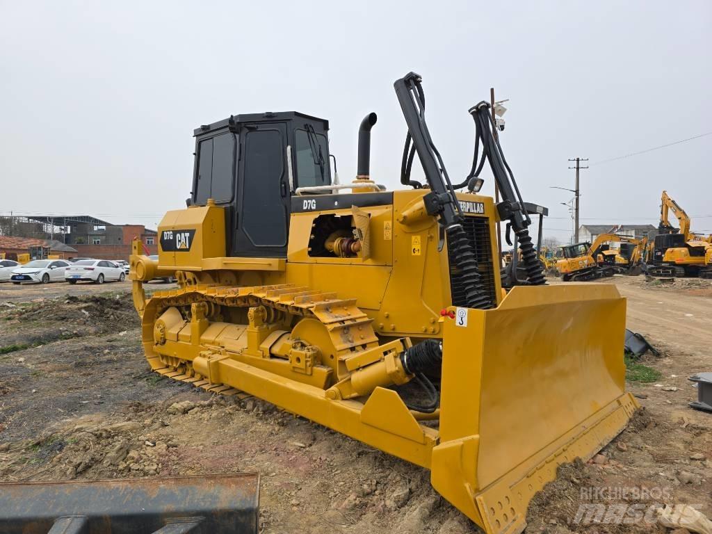 CAT D7G Telaketjupuskutraktorit