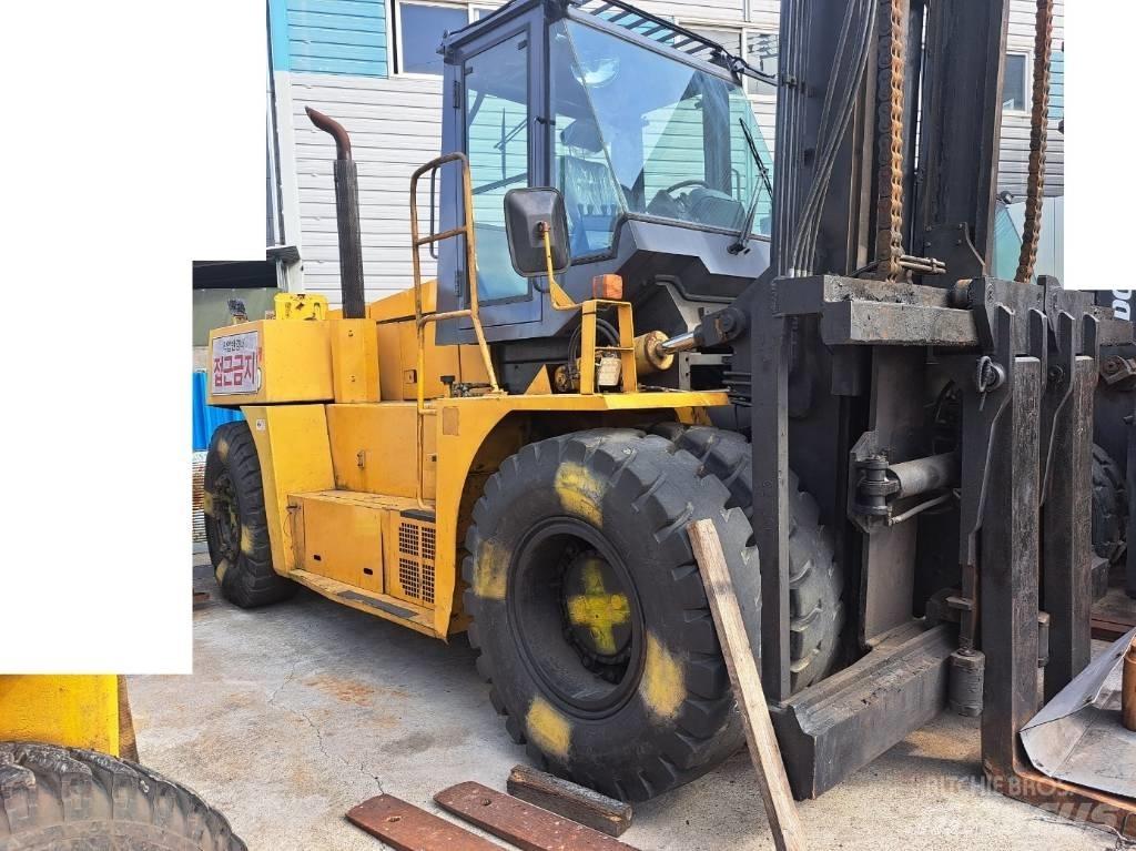 TCM FD200 Muut haarukkatrukit