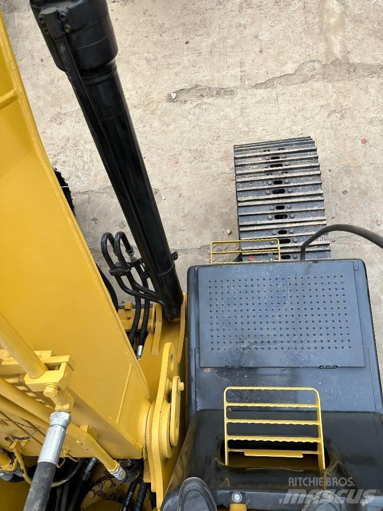 CAT 320 D Telakaivukoneet