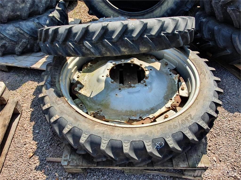 BKT 230/95R44 x2 Renkaat ja vanteet