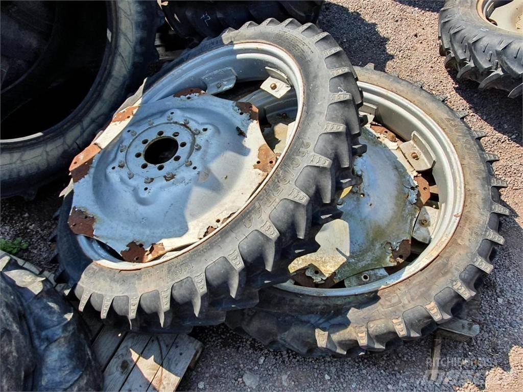 BKT 230/95R44 x2 Renkaat ja vanteet