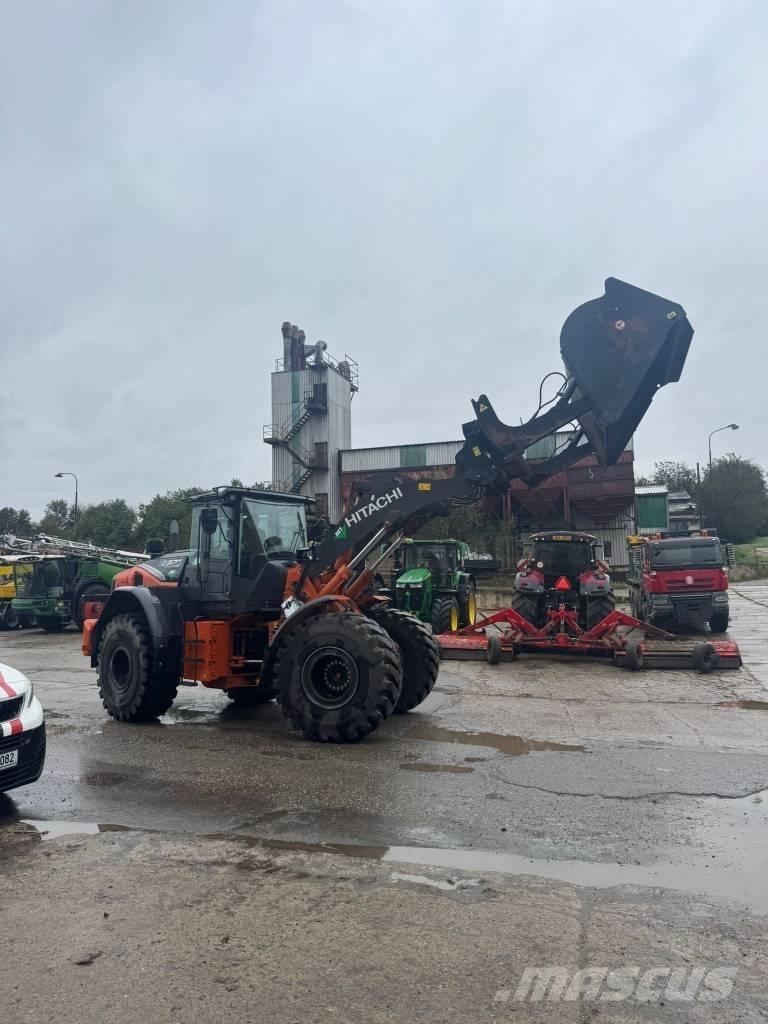 Hitachi ZW220 Pyöräkuormaajat