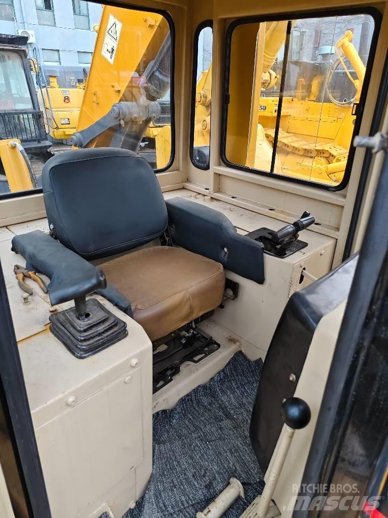 CAT D 5 M Telaketjupuskutraktorit
