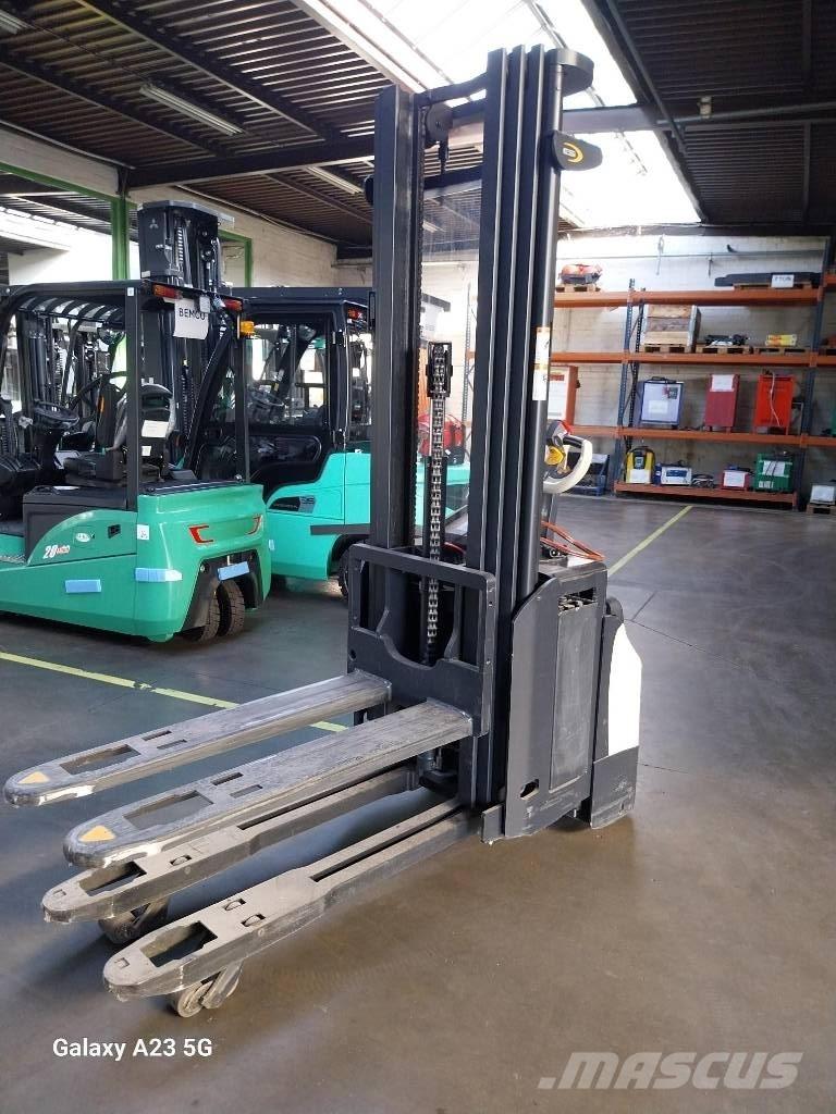 Crown ESi40001.6TT Käyden ajettavat pinoamistrukit
