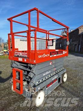 SkyJack SJ III 4632 Saksilavat