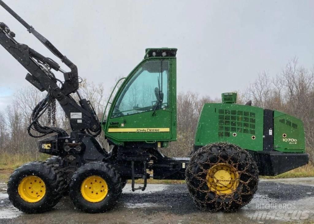 John Deere 1070 D Harvesterit