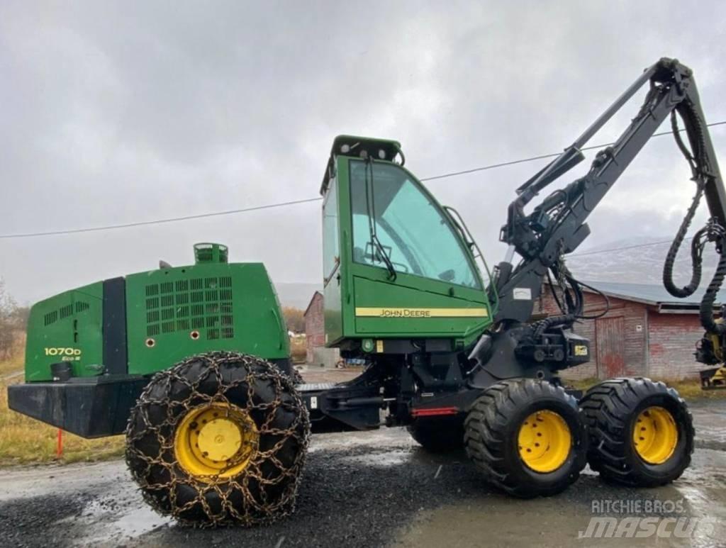 John Deere 1070 D Harvesterit