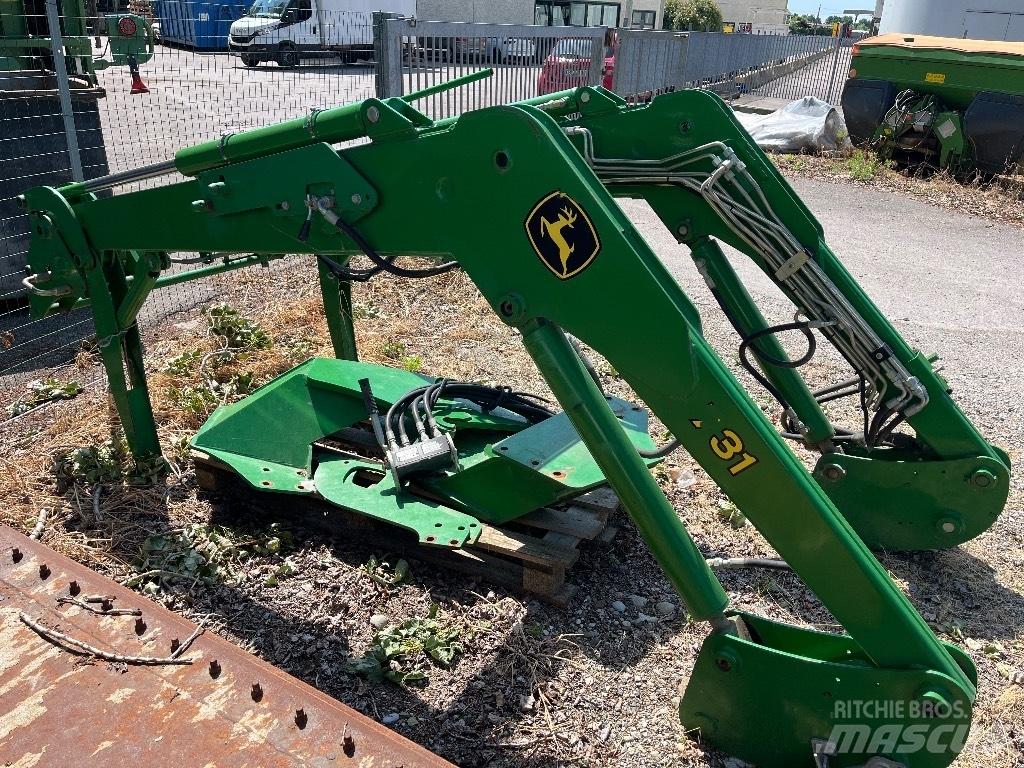 John Deere 731 Etukuormaimet ja kaivuulaitteet