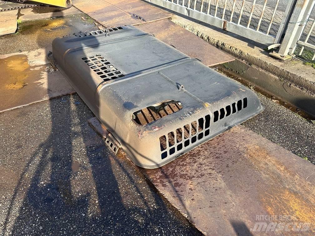 CAT 325DL hood Alusta ja jousitus