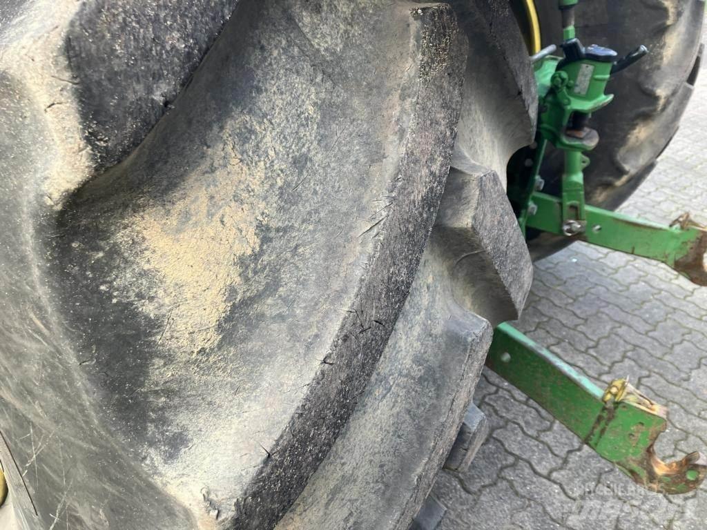 John Deere 6215R Traktorit