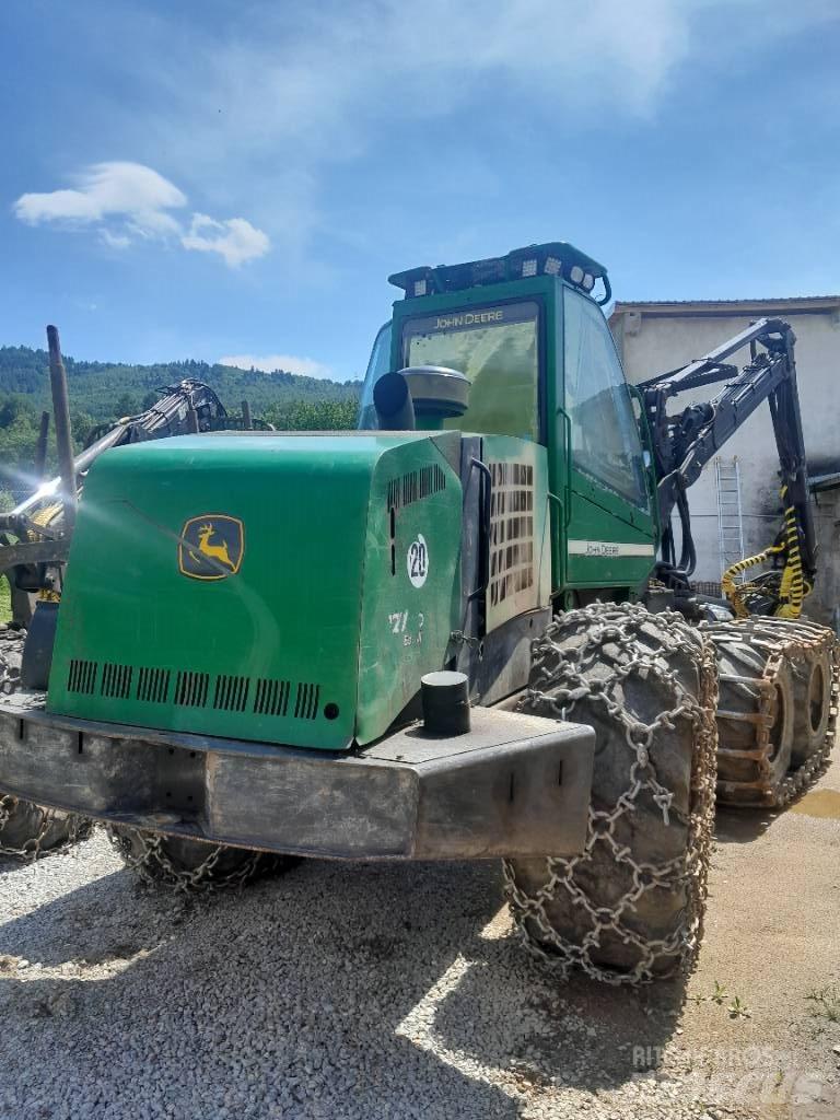 John Deere 1270 D Harvesterit