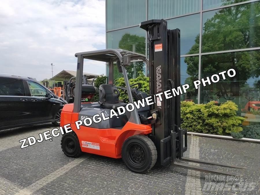 Toyota 42-7FGF20 Nestekaasutrukit
