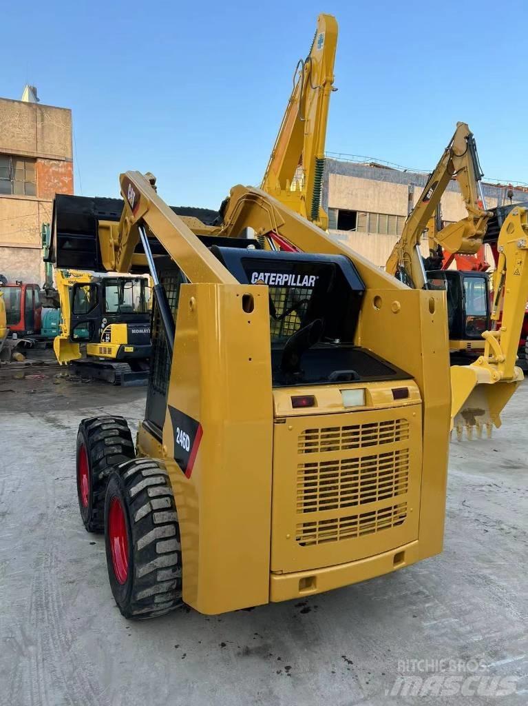 CAT 246D Liukuohjatut kuormaajat