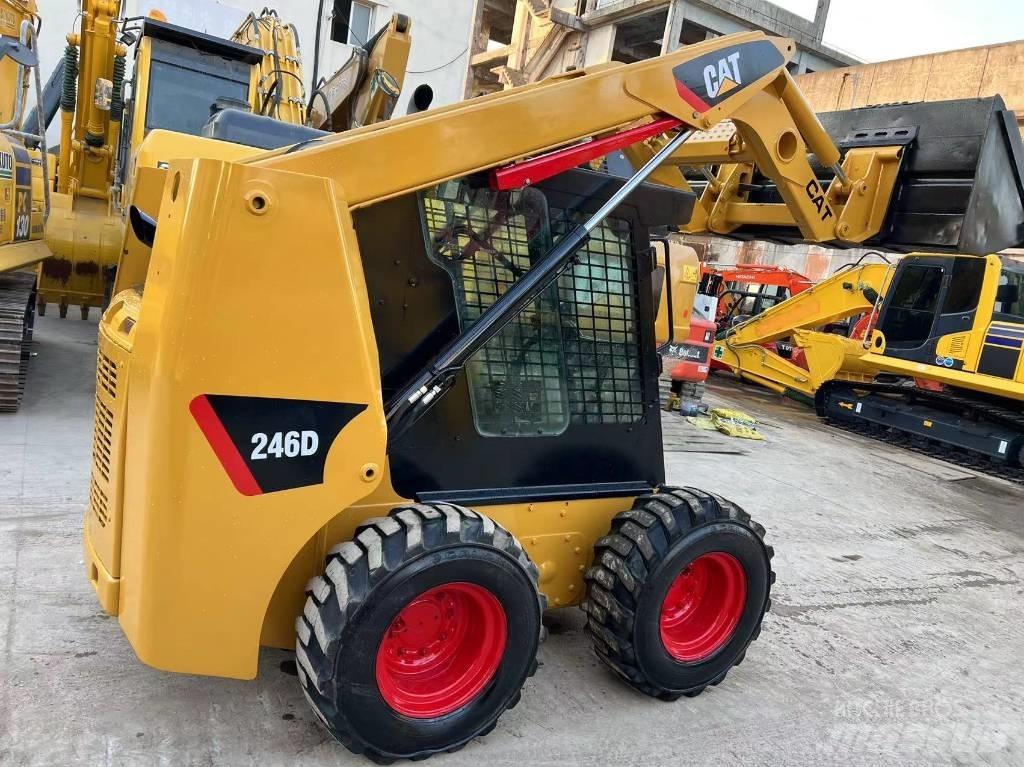 CAT 246D Liukuohjatut kuormaajat