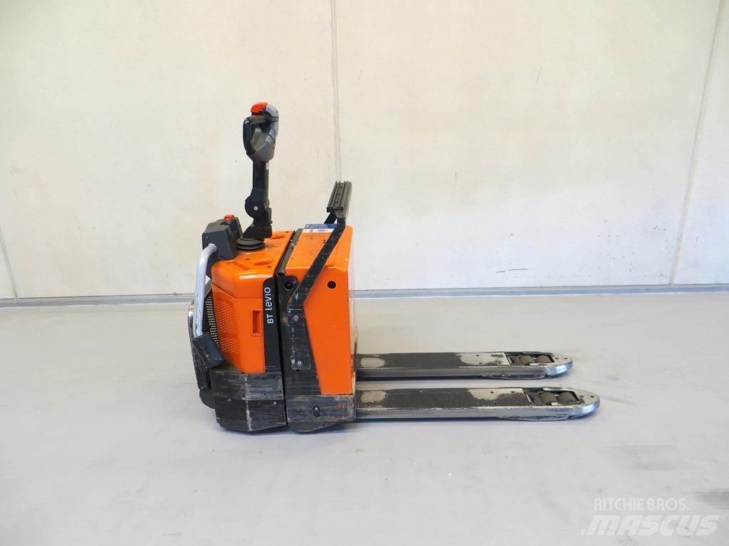 BT LPE200/8 Lavansiirtotrukit ajotasolla