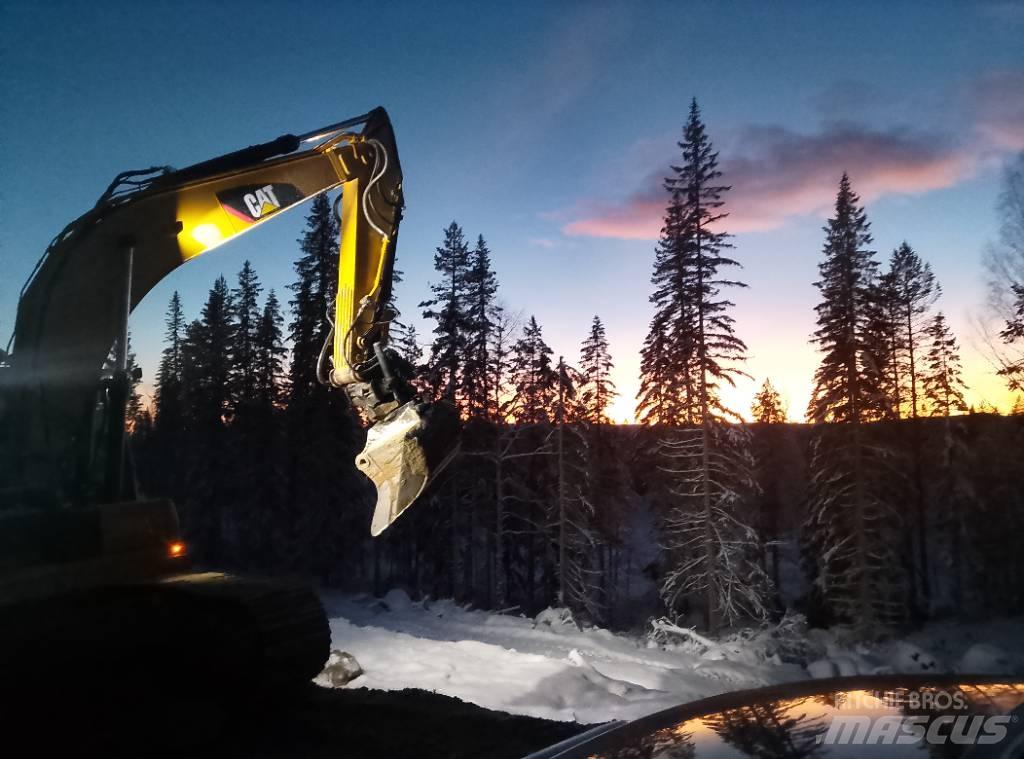 CAT 320 Telakaivukoneet
