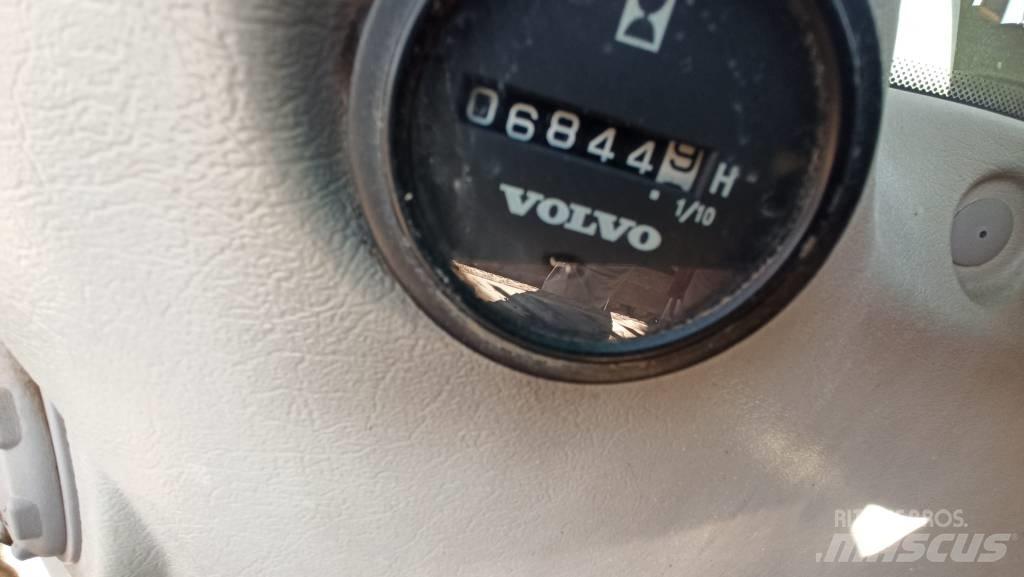 Volvo EC 240 C L Telakaivukoneet