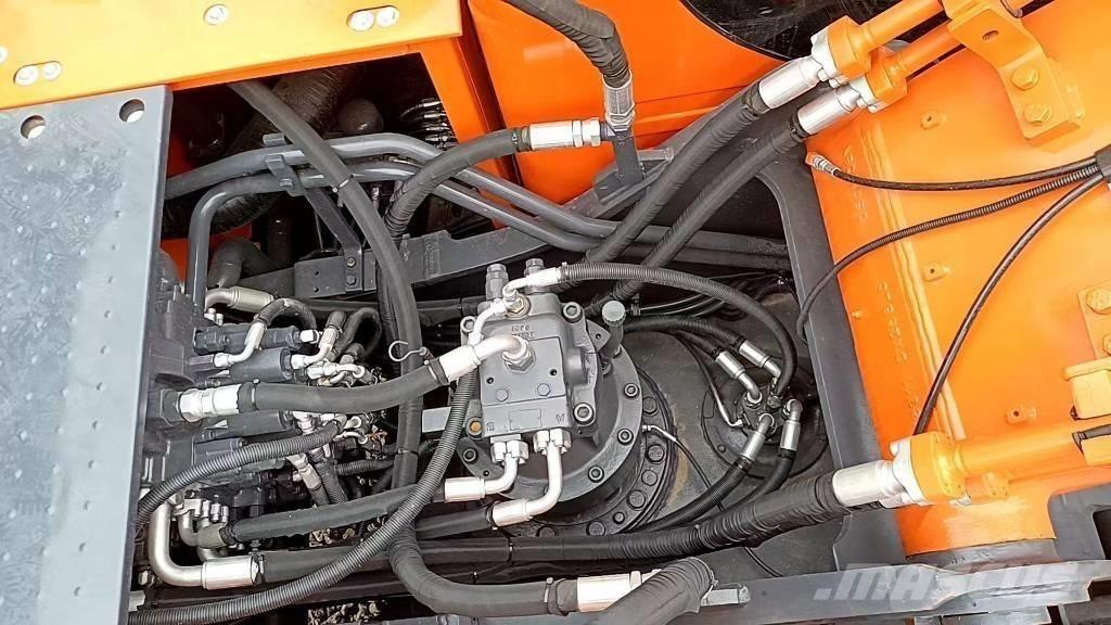 Doosan DX 225 LC Telakaivukoneet