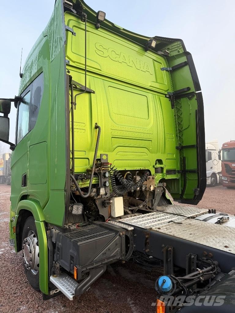 Scania R450A6x2NB Vetopöytäautot