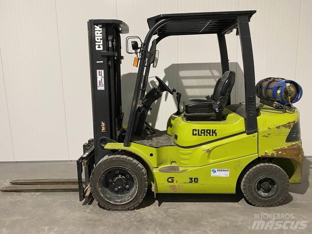 Clark GTS30 Nestekaasutrukit
