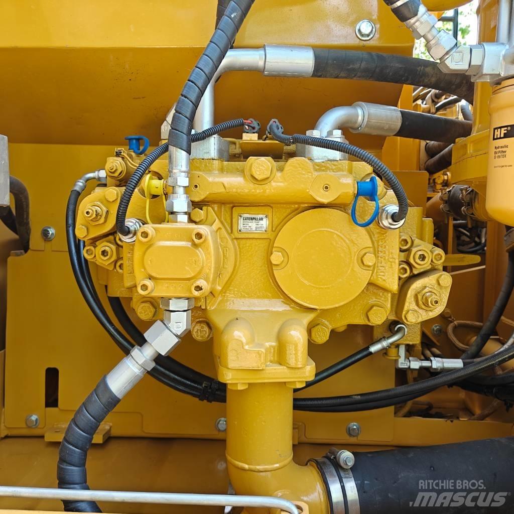 CAT 323D2L Telakaivukoneet