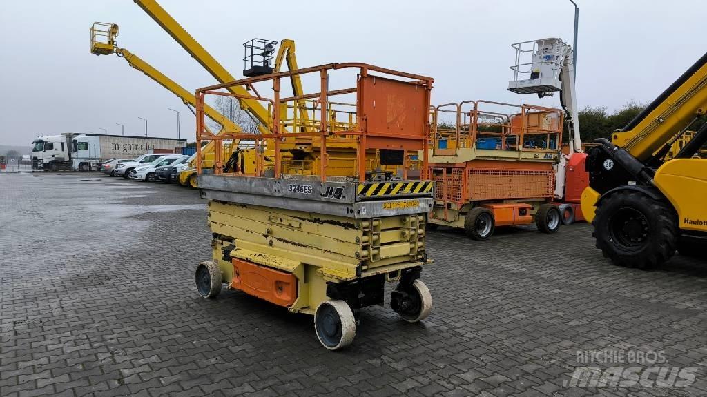 JLG 3246 ES Saksilavat