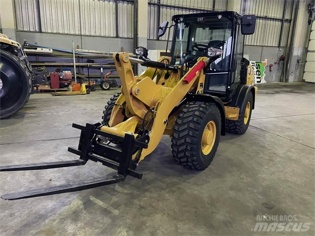 CAT 906 Pyöräkuormaajat