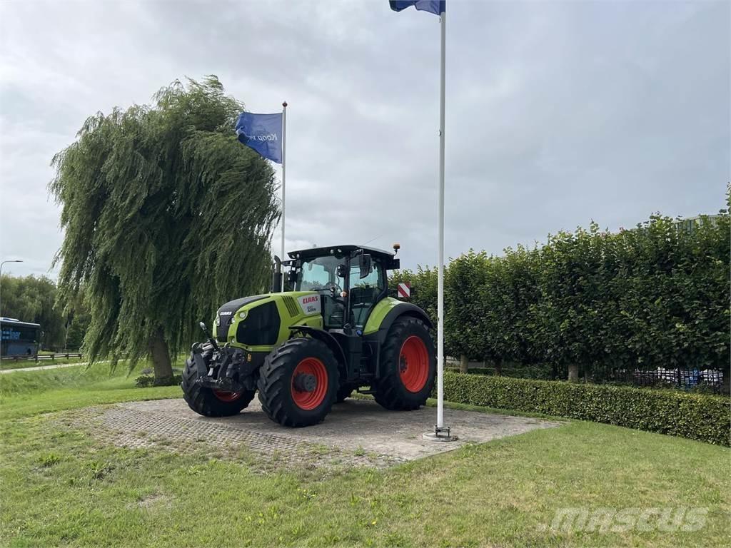 CLAAS Axion 830 Traktorit