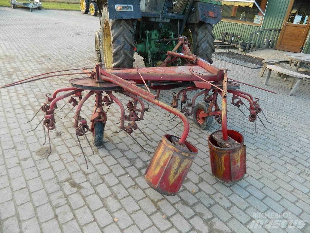 JF CR 320 Pöyhimet ja haravat