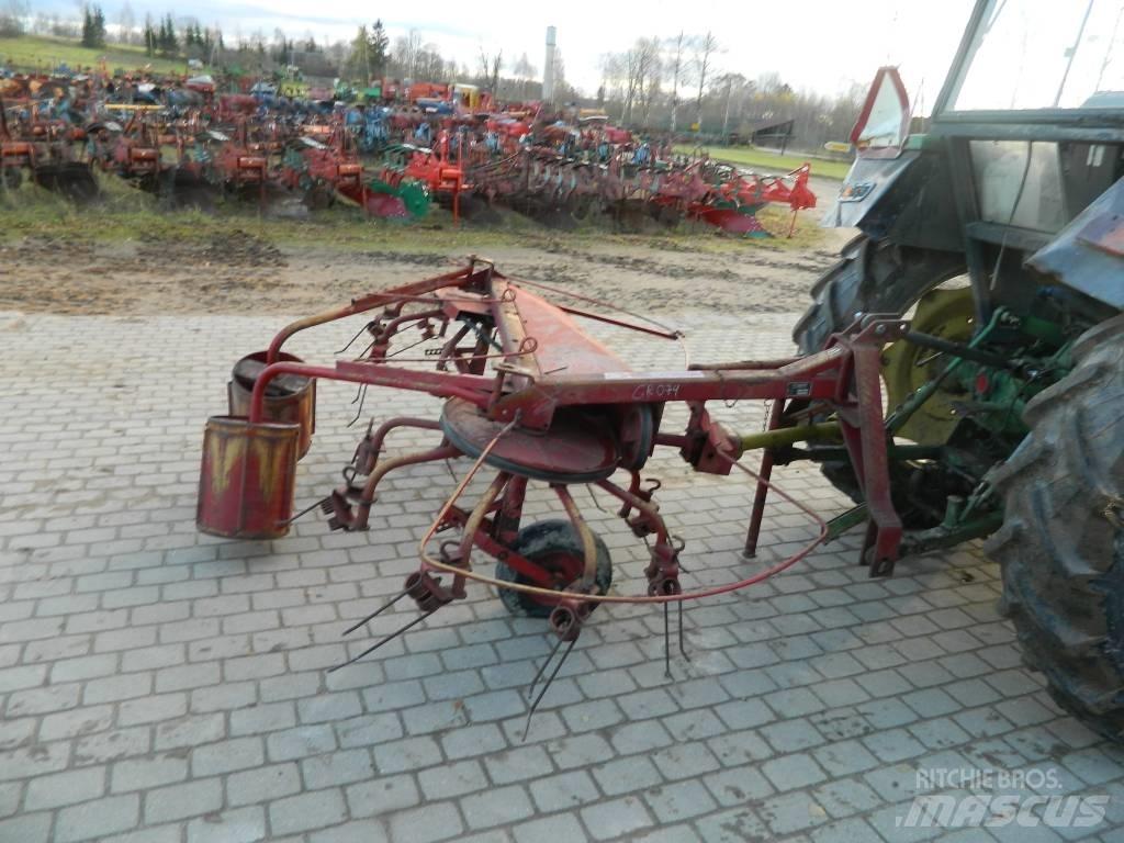 JF CR 320 Pöyhimet ja haravat