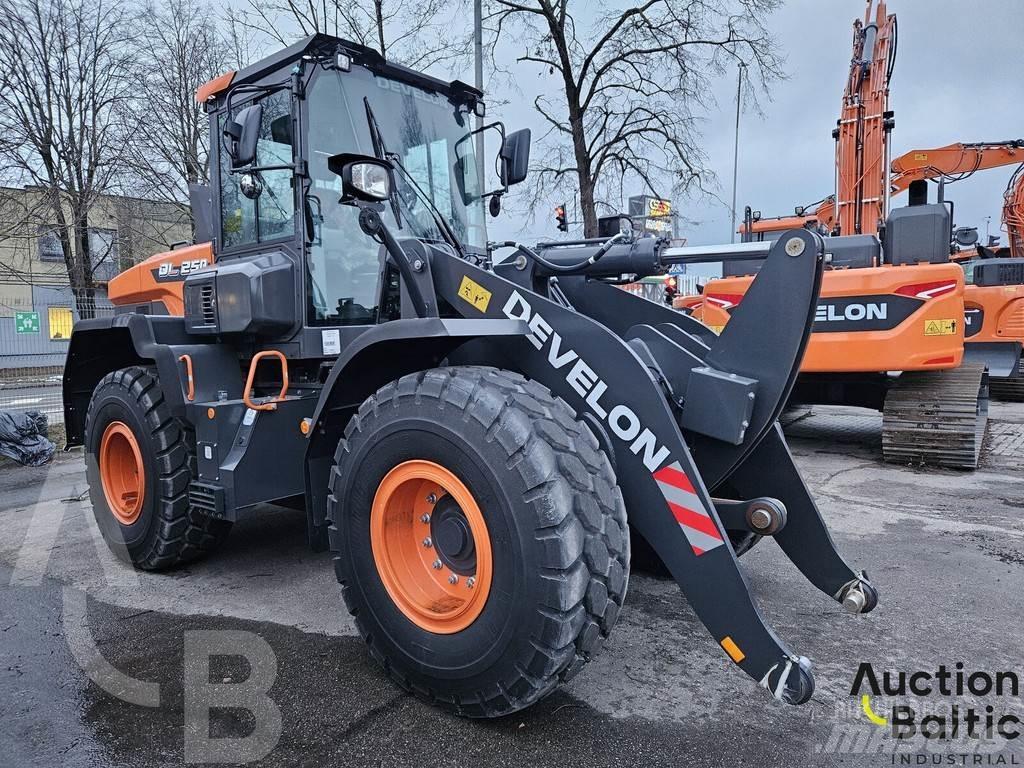Develon DL250 Pyöräkuormaajat