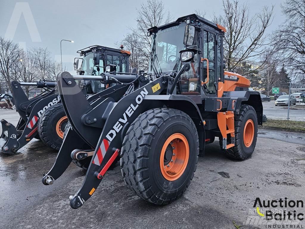 Develon DL250 Pyöräkuormaajat