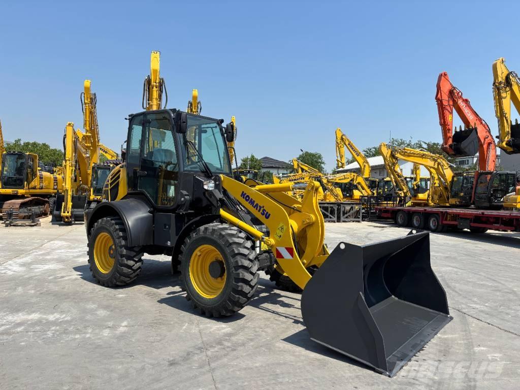 Komatsu WA 100 M-8 Pienkuormaajat