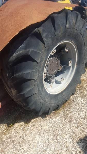  Pneus 16.9R24 Renkaat ja vanteet