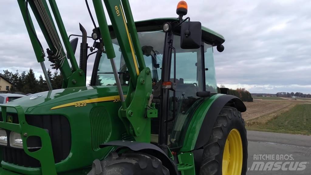 John Deere 5820 Traktorit