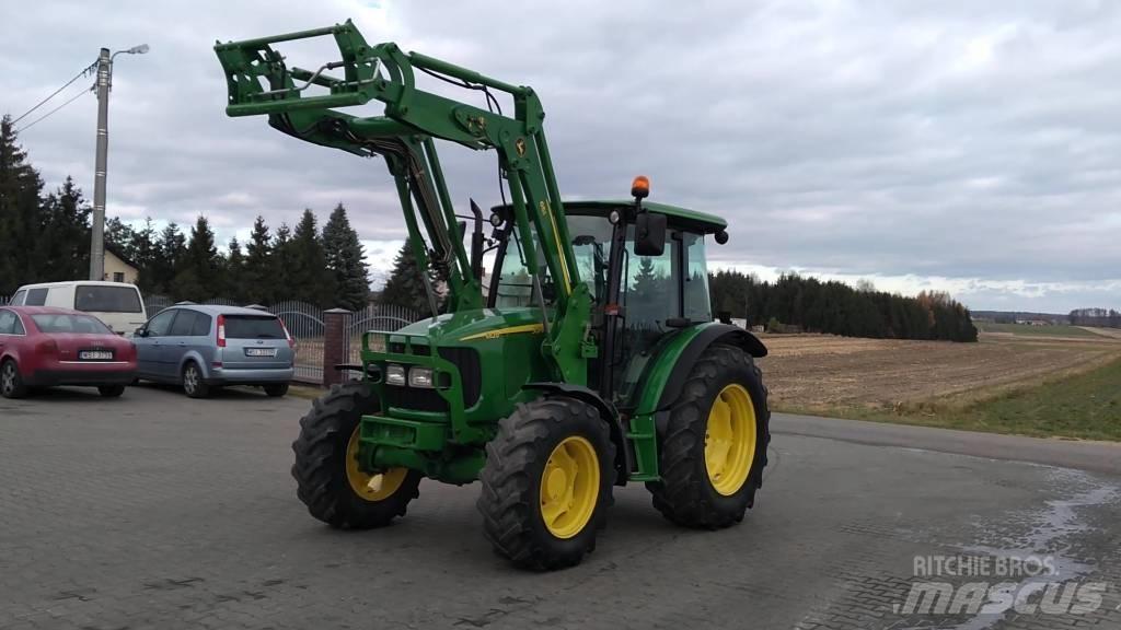 John Deere 5820 Traktorit