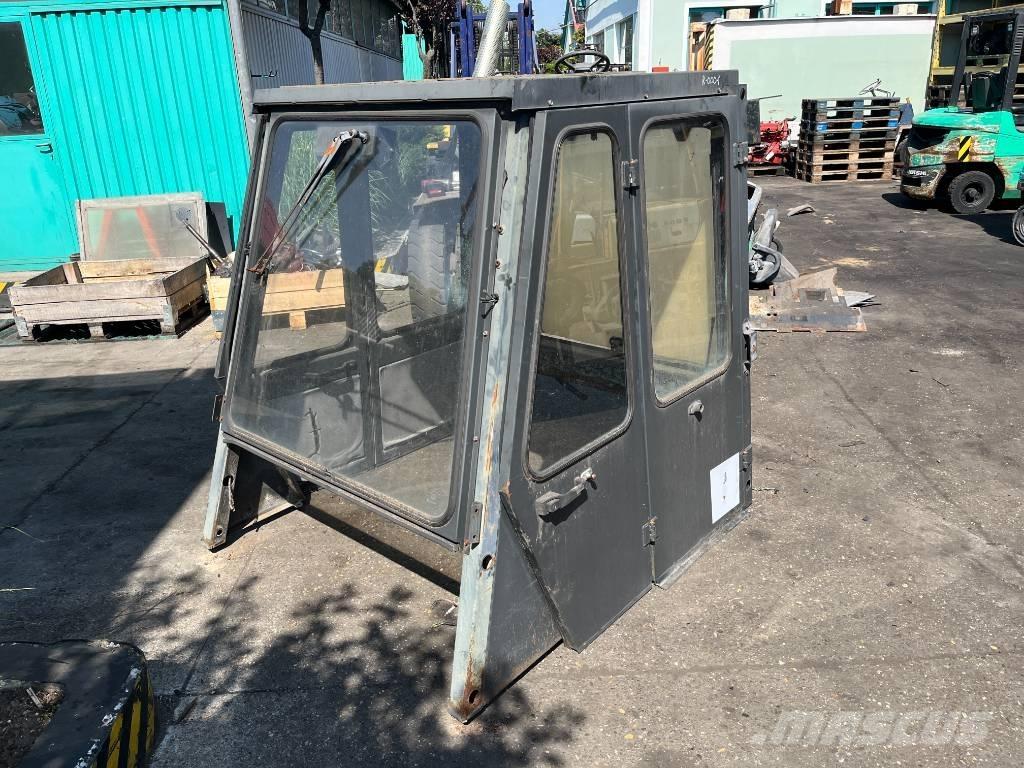 Nissan CABIN W-1038 Ohjaamo ja sisusta