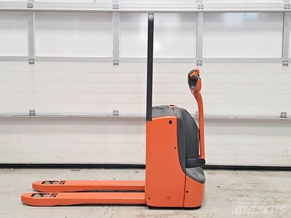 Linde T18 Lavansiirtotrukit